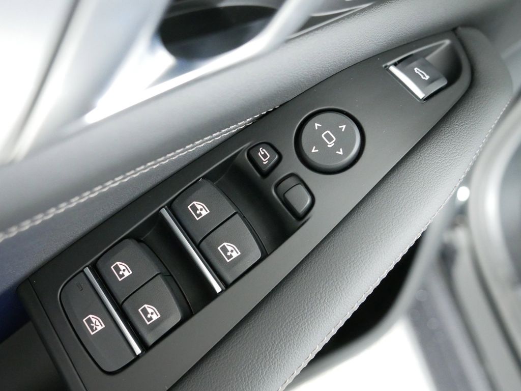 2025 BMW X5 xDrive50e 36