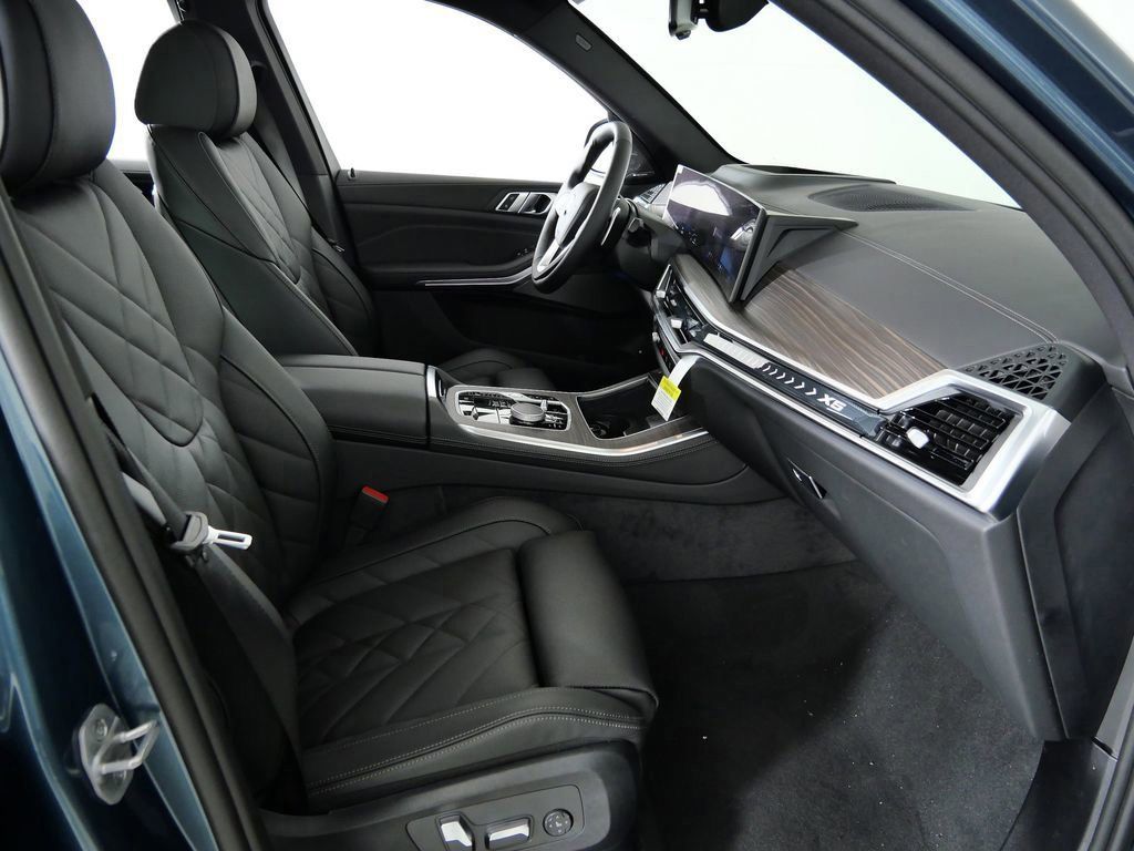 Thumbnail: 2026 BMW X5 - 9