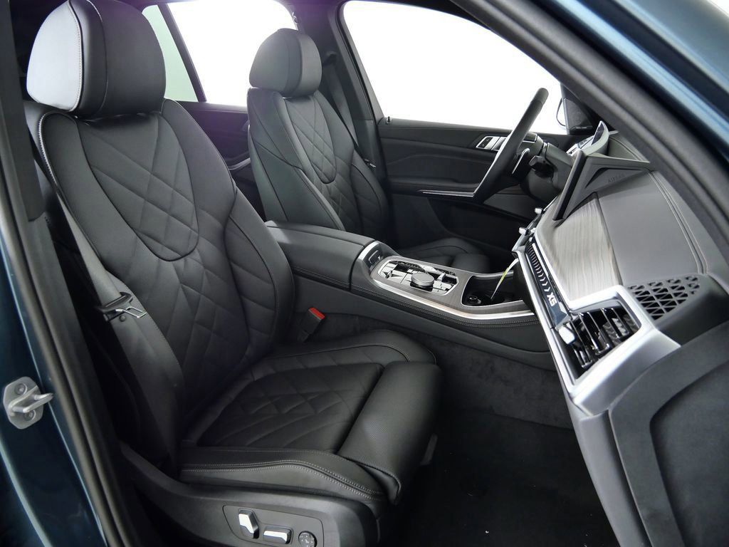 Thumbnail: 2026 BMW X5 - 10