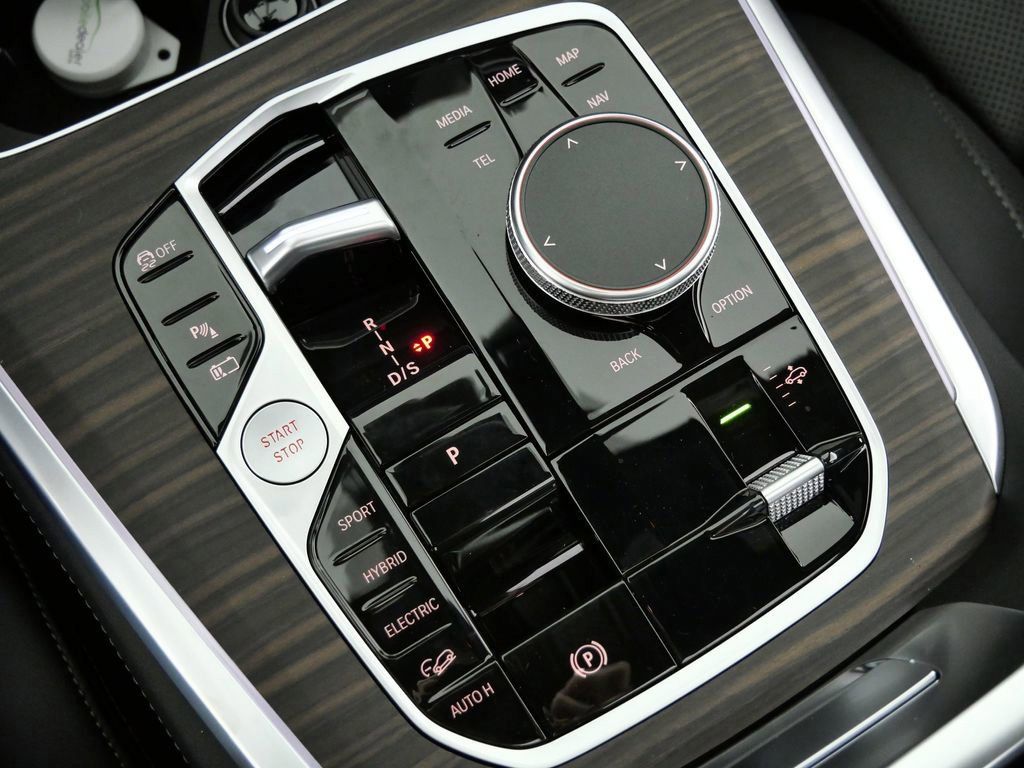 Thumbnail: 2026 BMW X5 - 13