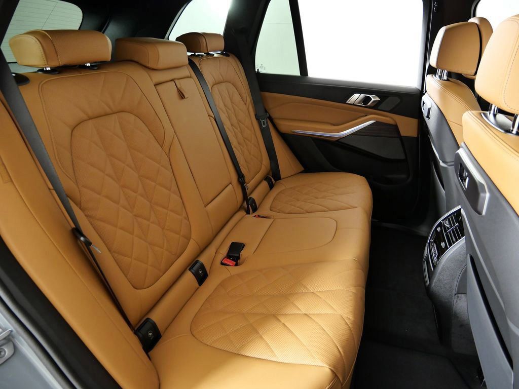 Thumbnail: 2026 BMW X5 - 32