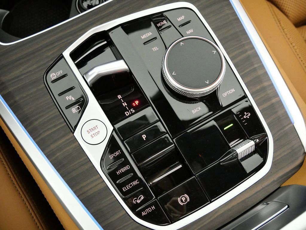 Thumbnail: 2026 BMW X5 - 13