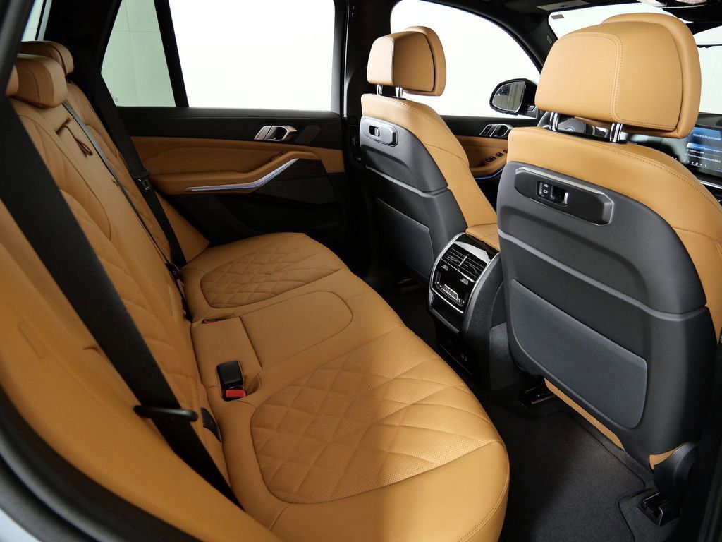 Thumbnail: 2026 BMW X5 - 11