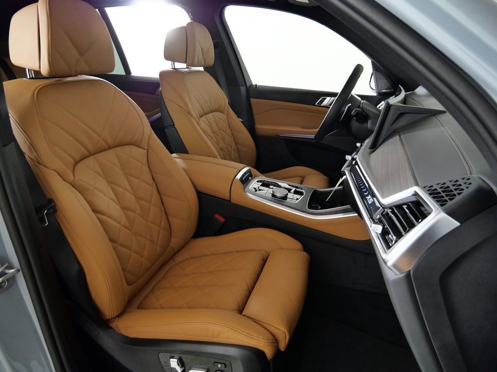 Thumbnail: 2026 BMW X5 - 10
