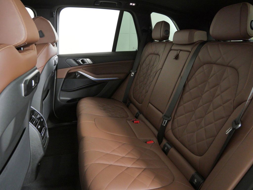 Thumbnail: 2025 BMW X5 - 36