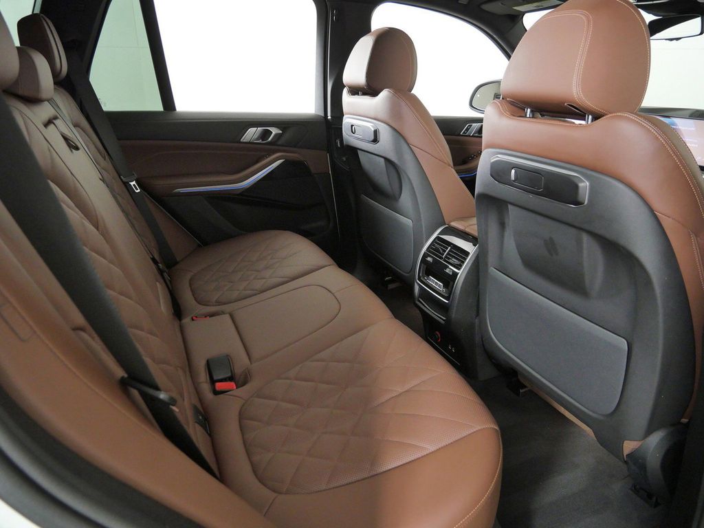 Thumbnail: 2025 BMW X5 - 11