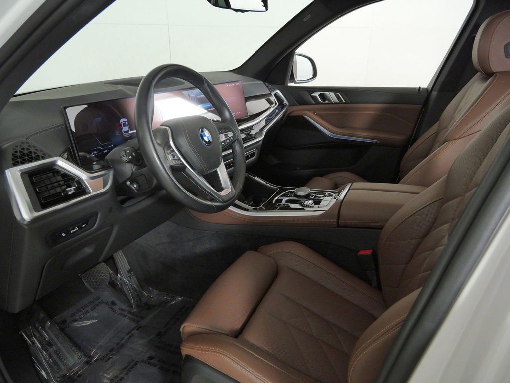 Thumbnail: 2025 BMW X5 - 38