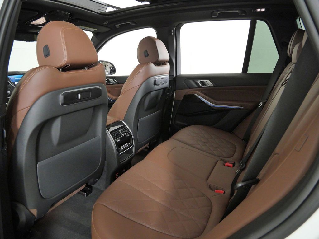 Thumbnail: 2025 BMW X5 - 35