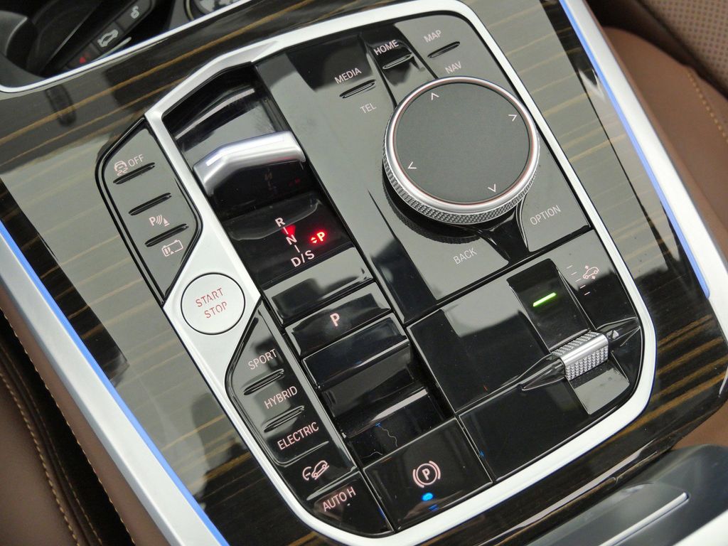 Thumbnail: 2025 BMW X5 - 13