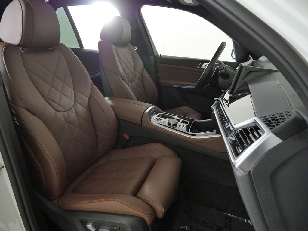 Thumbnail: 2025 BMW X5 - 10