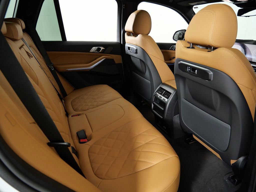 Thumbnail: 2026 BMW X5 - 11