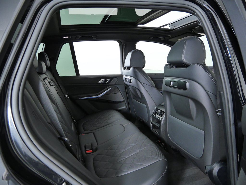 Thumbnail: 2025 BMW X5 - 12