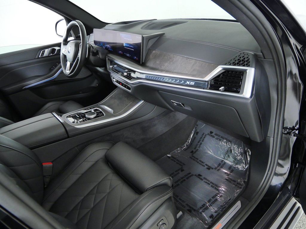 Thumbnail: 2025 BMW X5 - 10