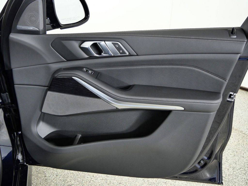 Thumbnail: 2026 BMW X5 - 25