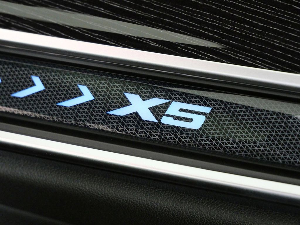 Thumbnail: 2026 BMW X5 - 28