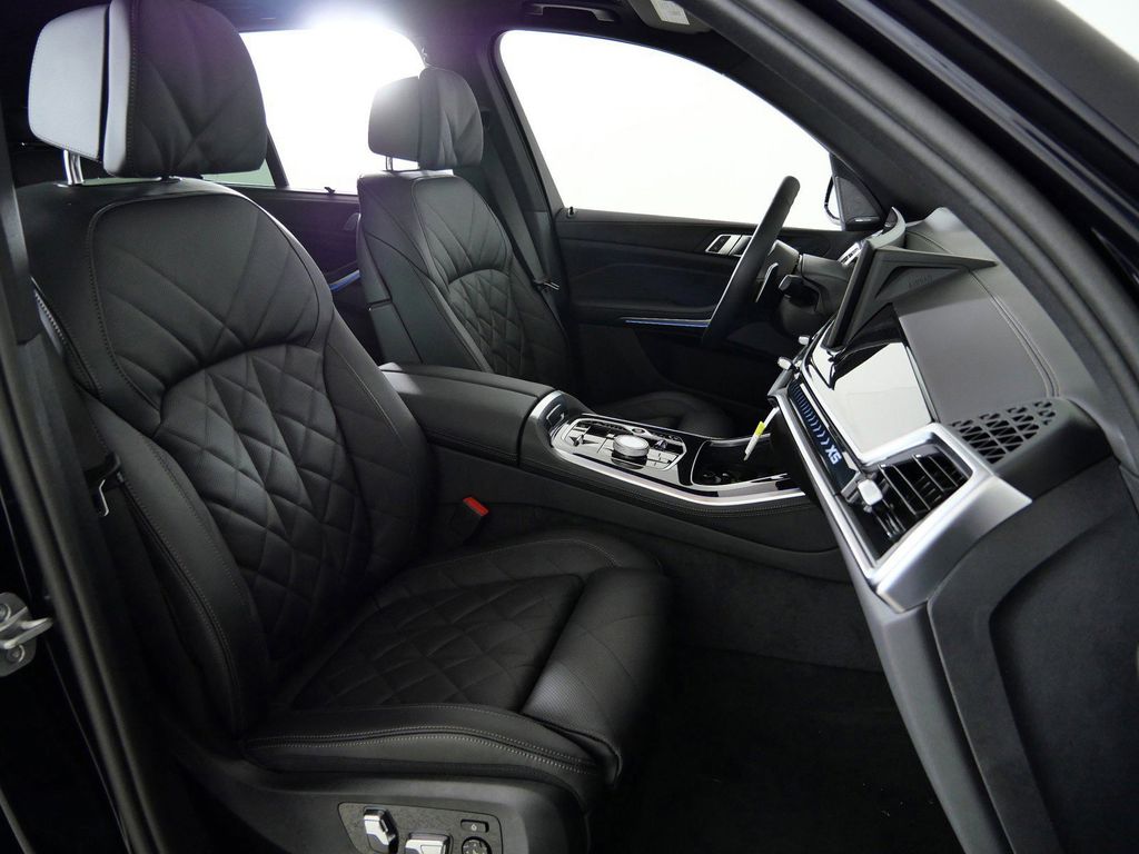 Thumbnail: 2026 BMW X5 - 10