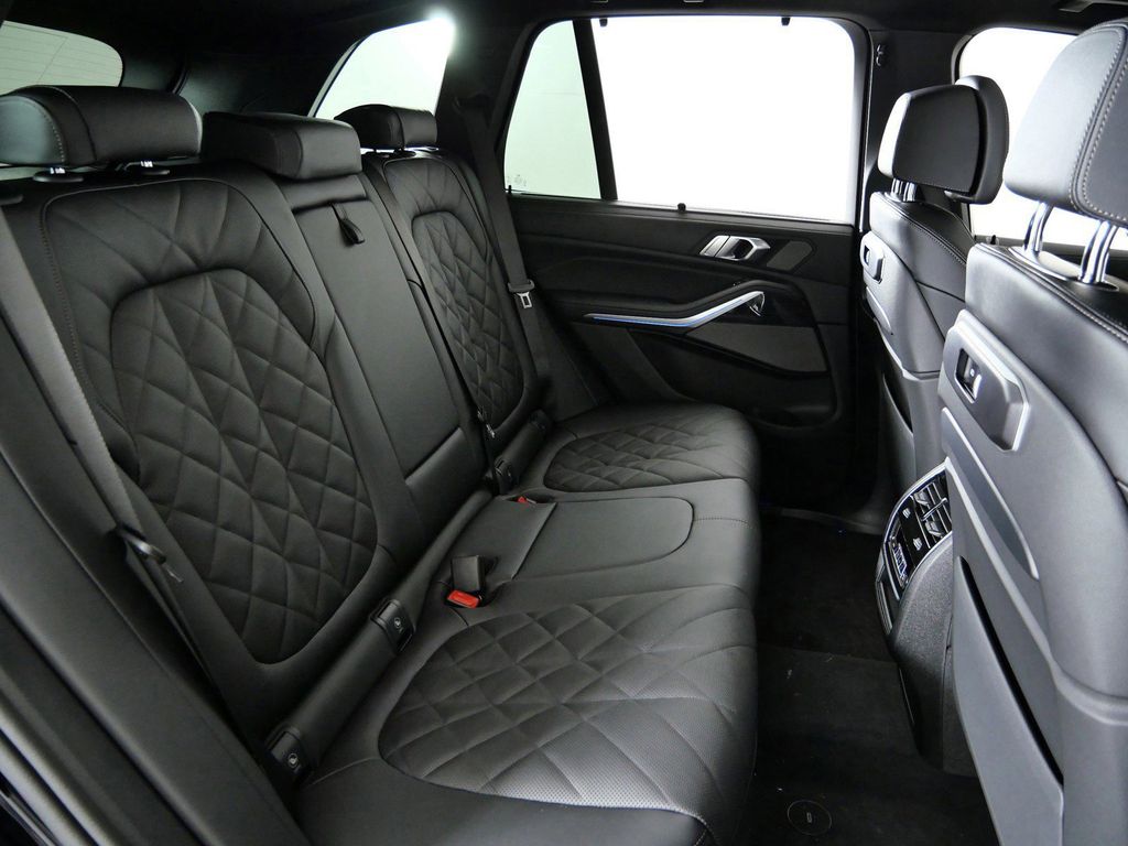 Thumbnail: 2026 BMW X5 - 30