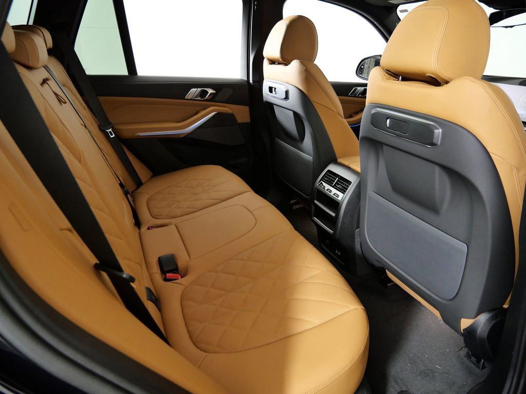 Thumbnail: 2026 BMW X5 - 11