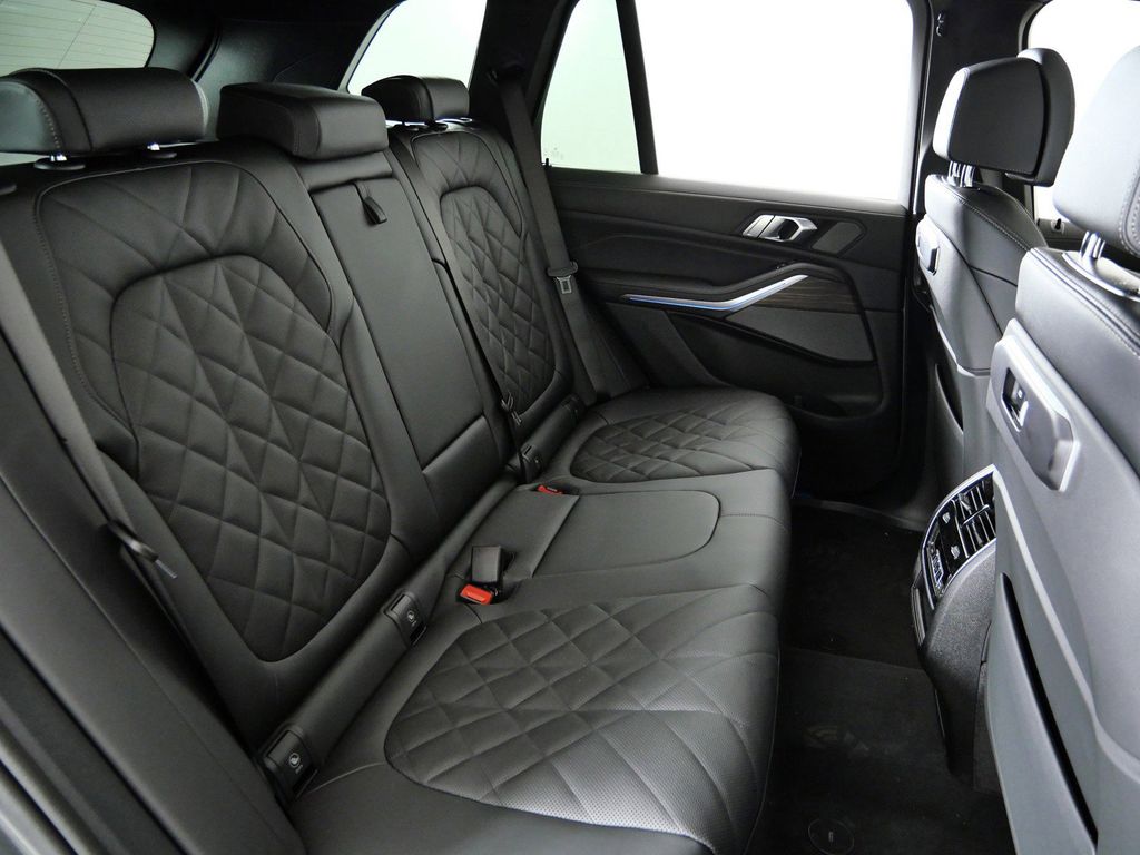 Thumbnail: 2026 BMW X5 - 33