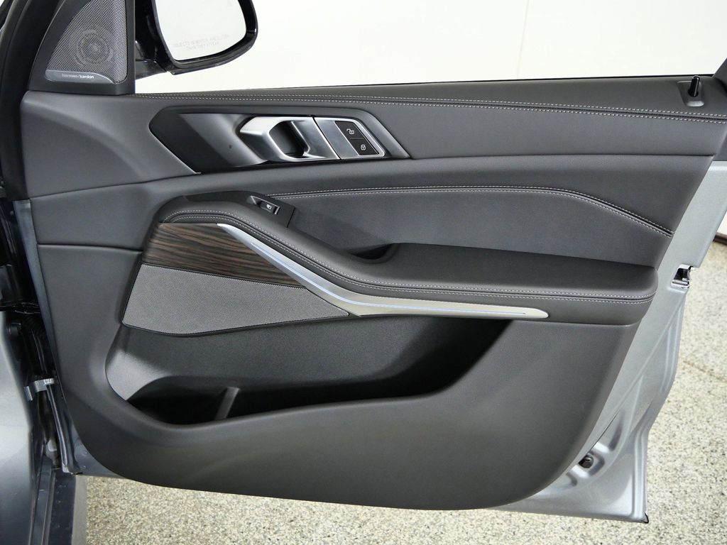 Thumbnail: 2026 BMW X5 - 28