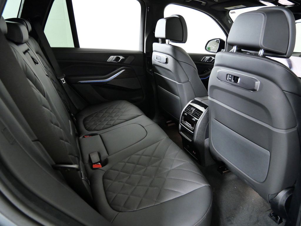 Thumbnail: 2026 BMW X5 - 11
