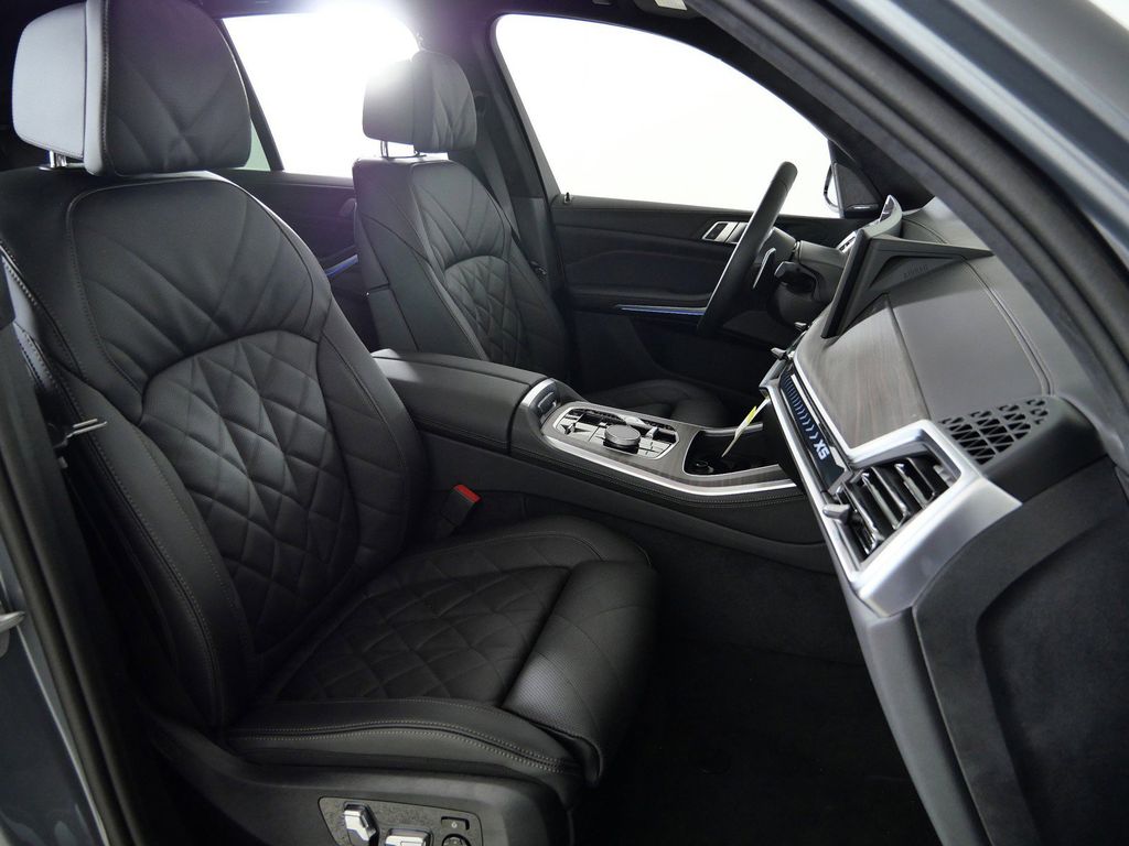 Thumbnail: 2026 BMW X5 - 10