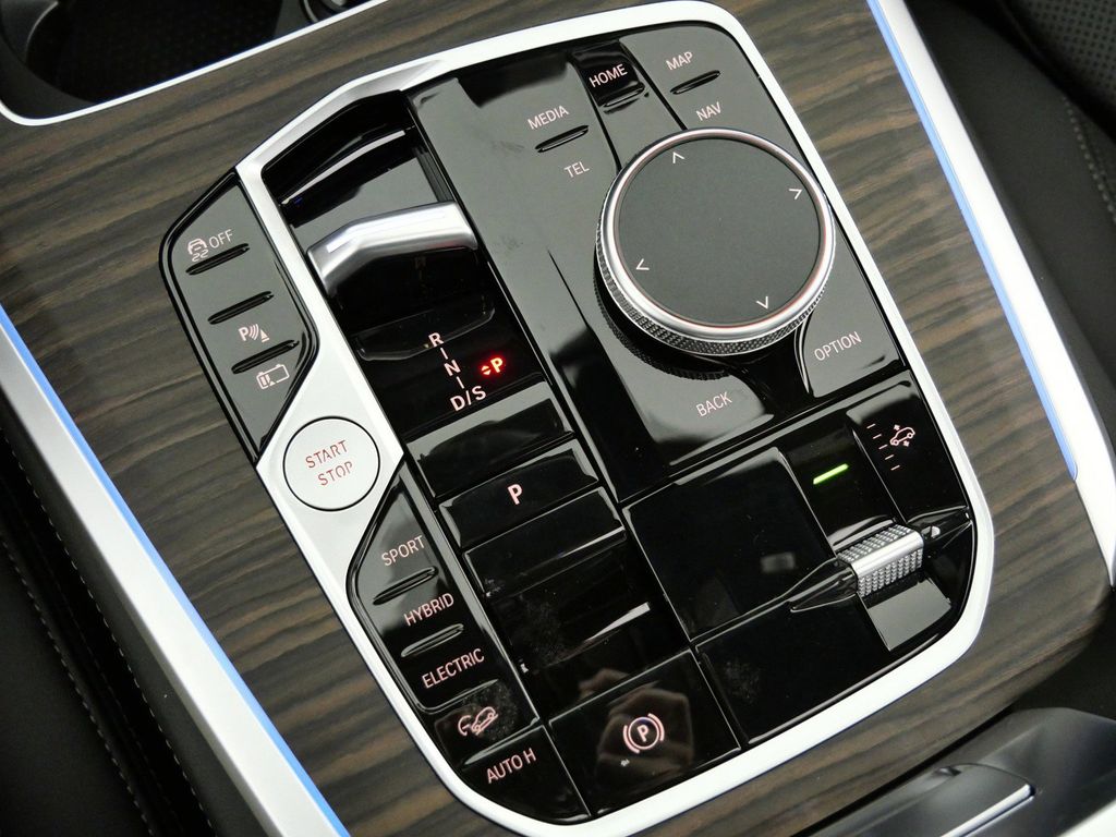 Thumbnail: 2026 BMW X5 - 13