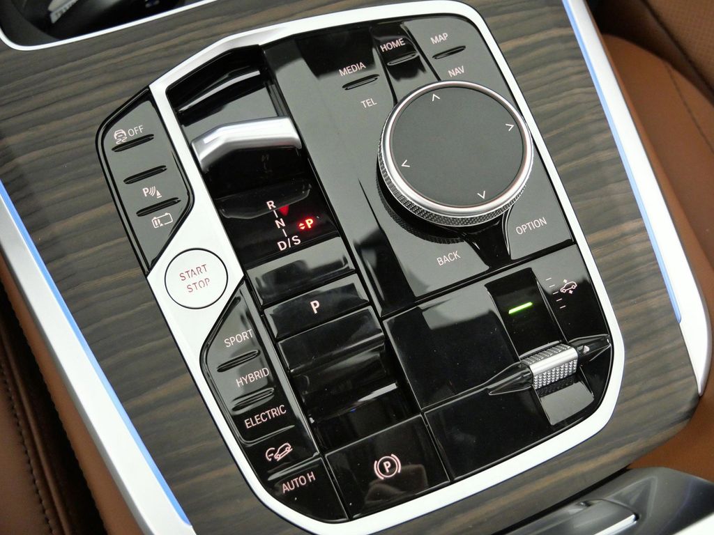 Thumbnail: 2026 BMW X5 - 13