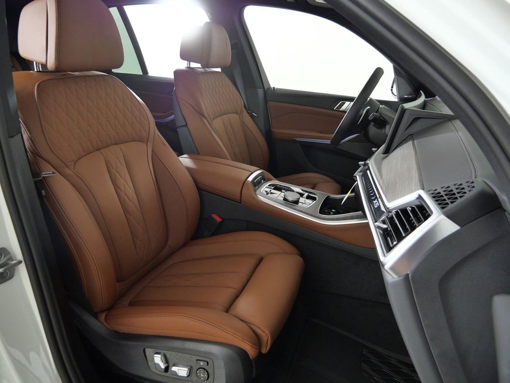 Thumbnail: 2026 BMW X5 - 10