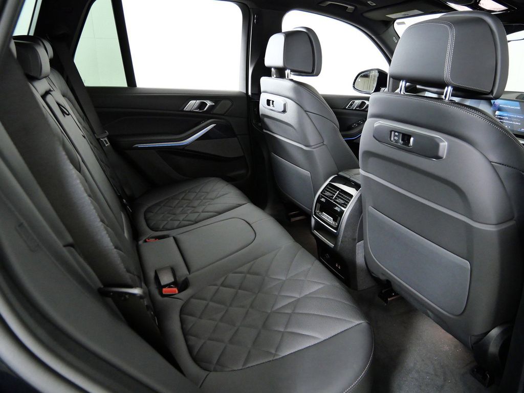 Thumbnail: 2026 BMW X5 - 11