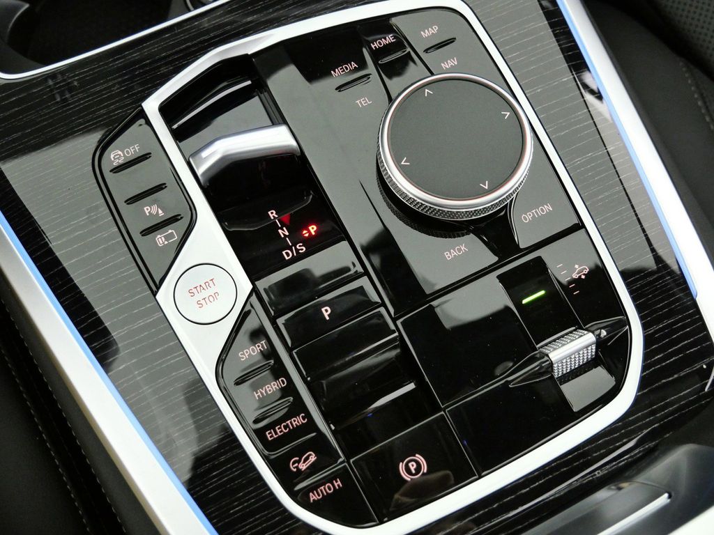 Thumbnail: 2026 BMW X5 - 13