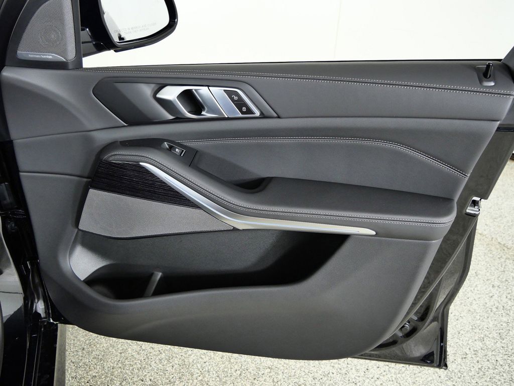 Thumbnail: 2026 BMW X5 - 28