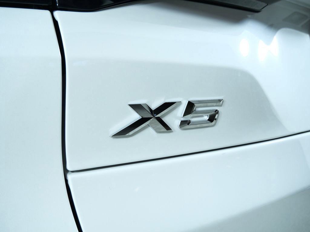 Thumbnail: 2026 BMW X5 - 21
