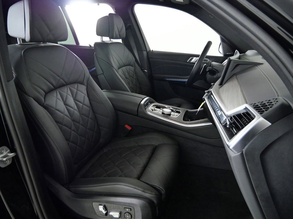 Thumbnail: 2026 BMW X5 - 10