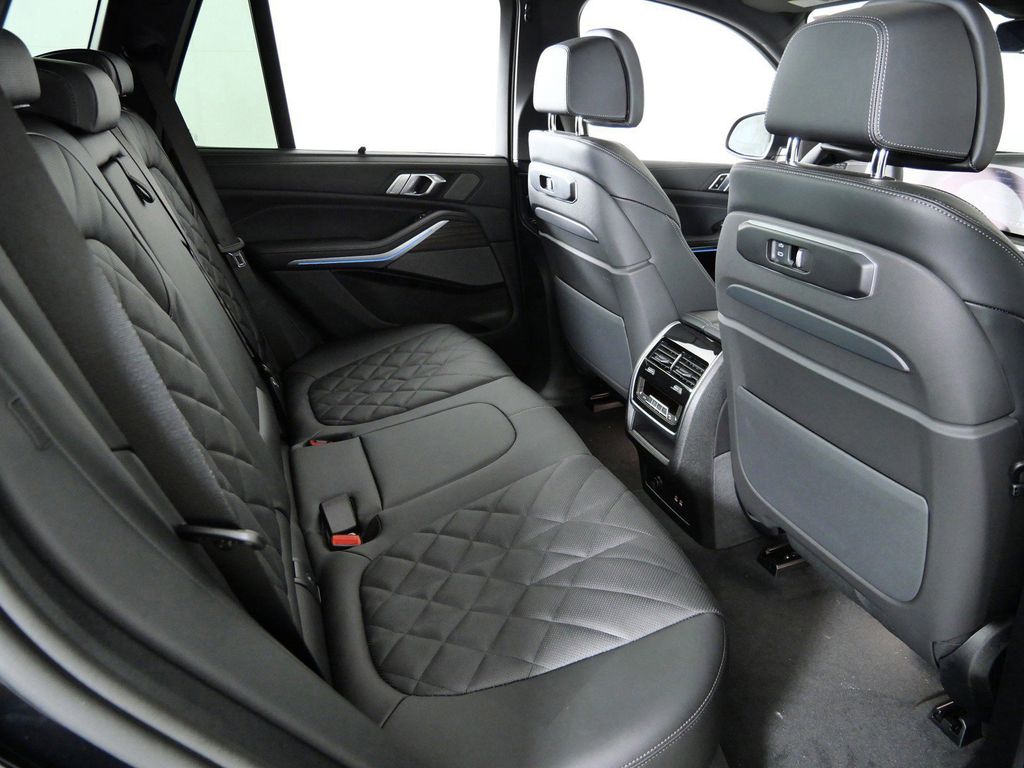 Thumbnail: 2026 BMW X5 - 11