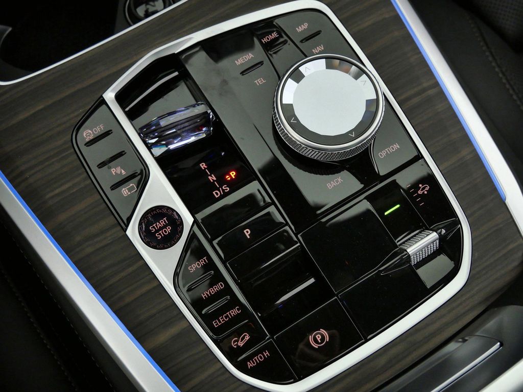 Thumbnail: 2026 BMW X5 - 13