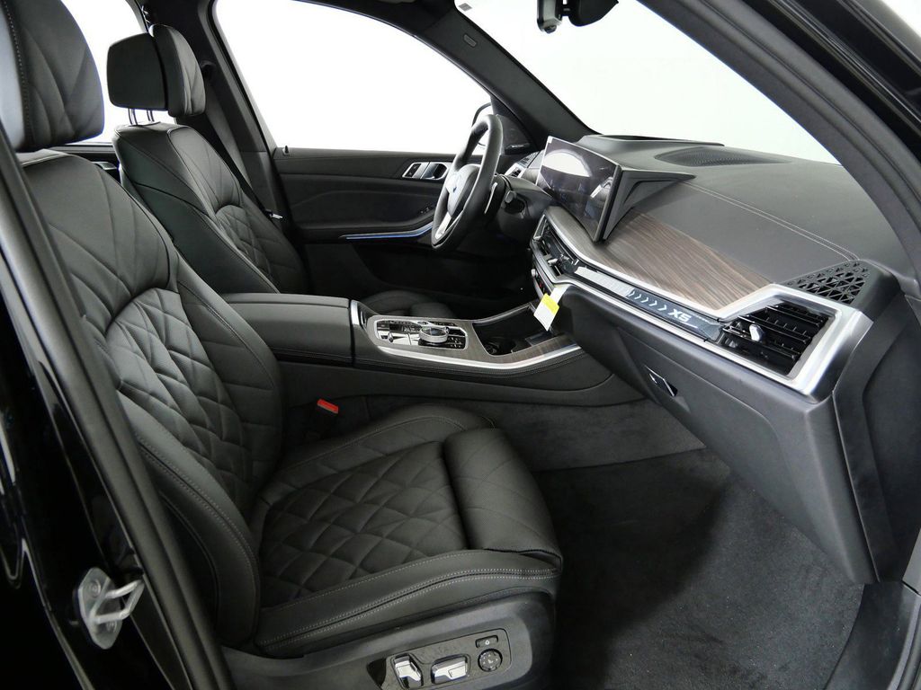 Thumbnail: 2026 BMW X5 - 9