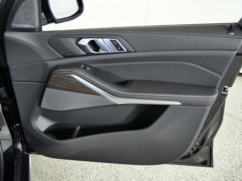 Thumbnail: 2026 BMW X5 - 27