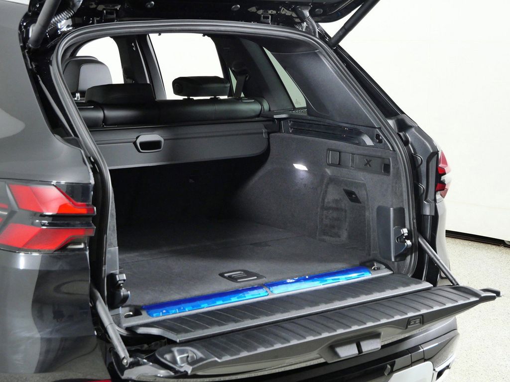 Thumbnail: 2026 BMW X5 - 12