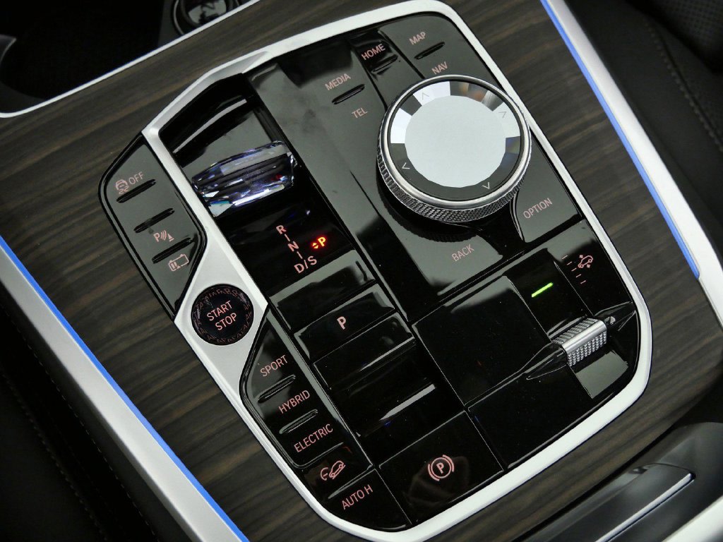 Thumbnail: 2026 BMW X5 - 13
