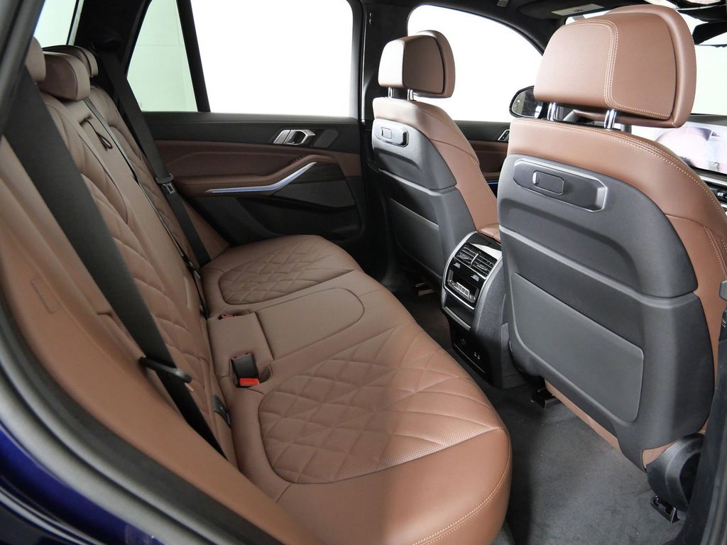 Thumbnail: 2026 BMW X5 - 11