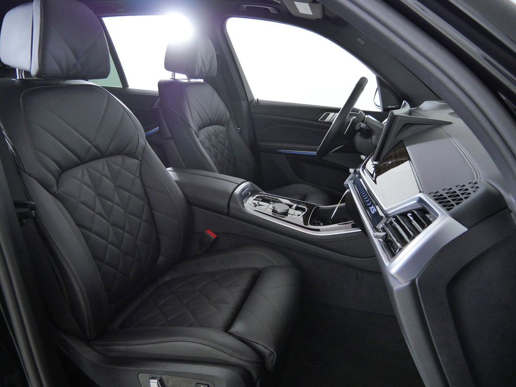 Thumbnail: 2026 BMW X5 - 10