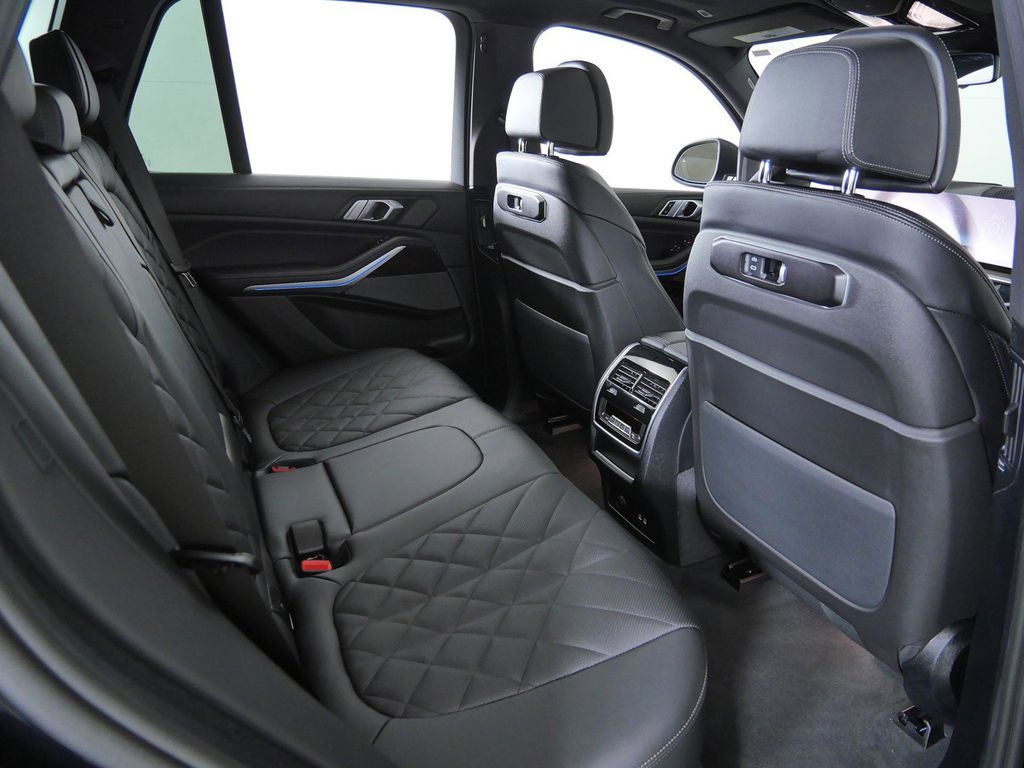 Thumbnail: 2026 BMW X5 - 11
