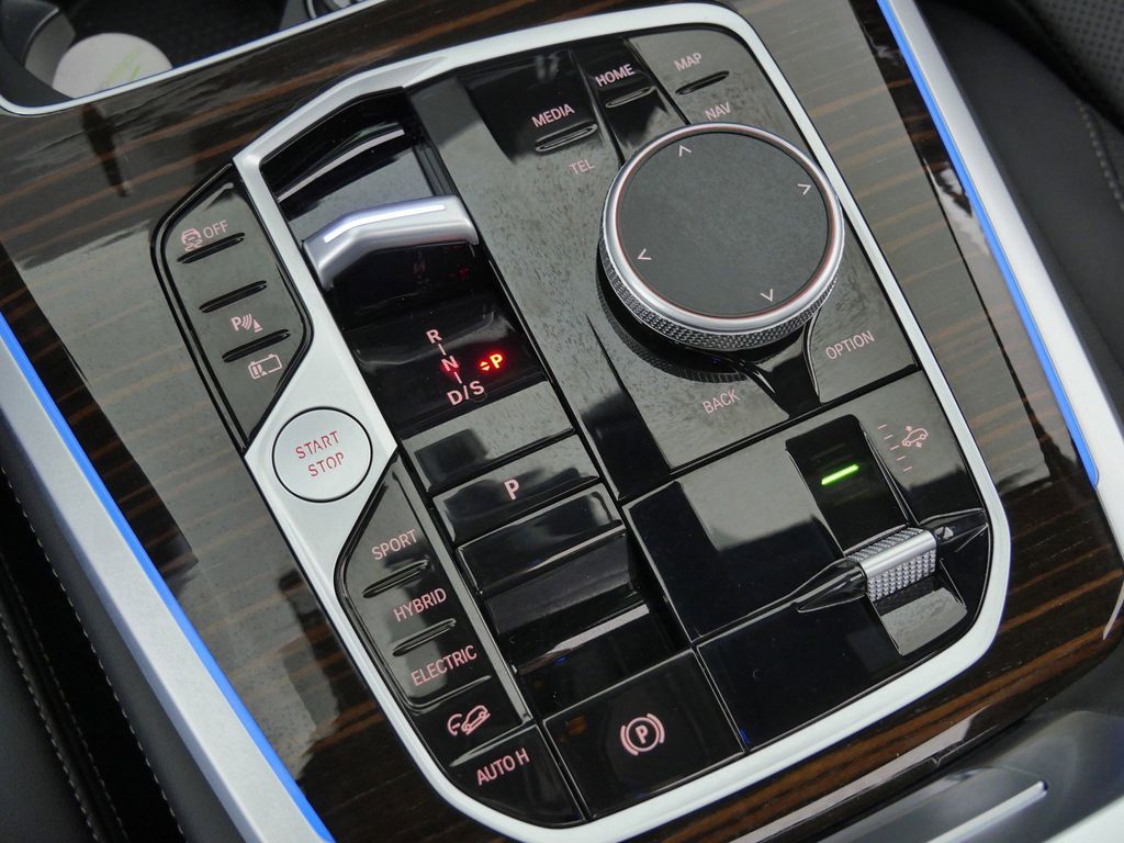 Thumbnail: 2026 BMW X5 - 13