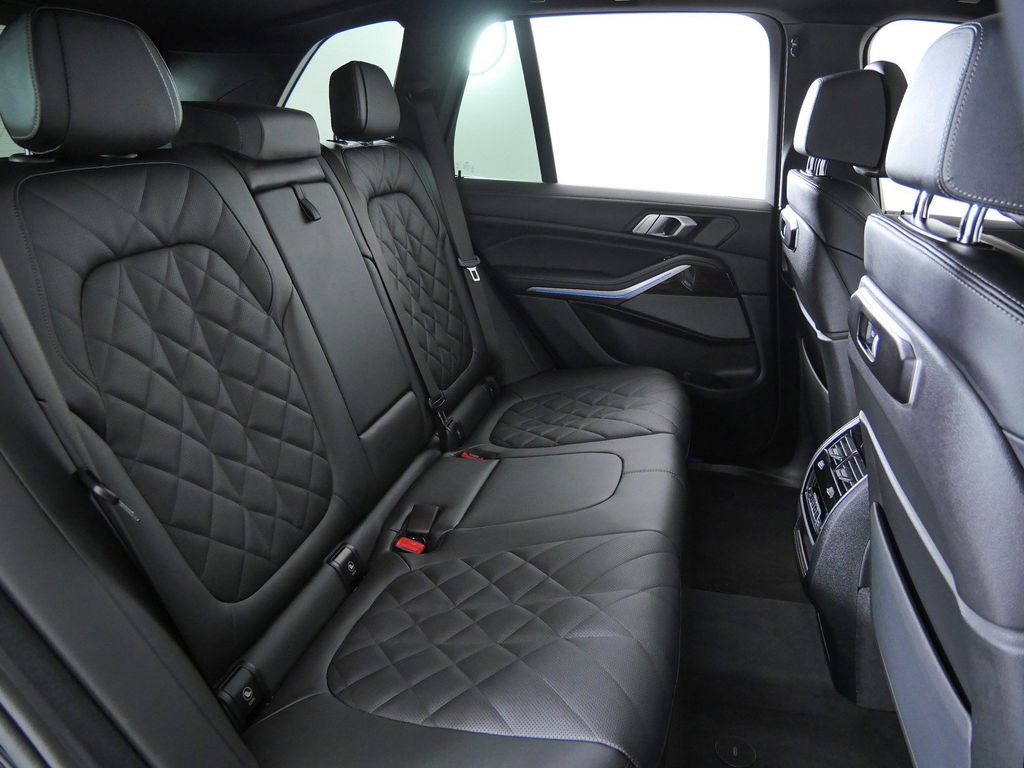 Thumbnail: 2026 BMW X5 - 33