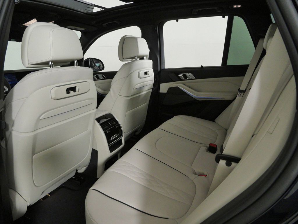 Thumbnail: 2026 BMW X5 - 37