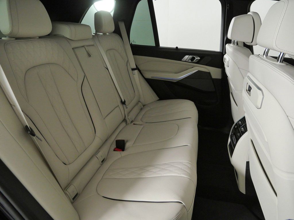 Thumbnail: 2026 BMW X5 - 33