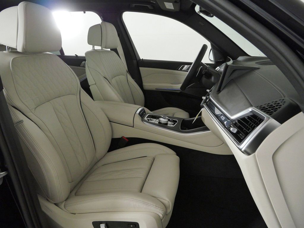 Thumbnail: 2026 BMW X5 - 10