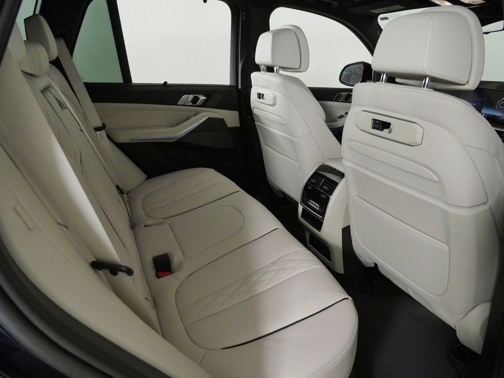 Thumbnail: 2026 BMW X5 - 11