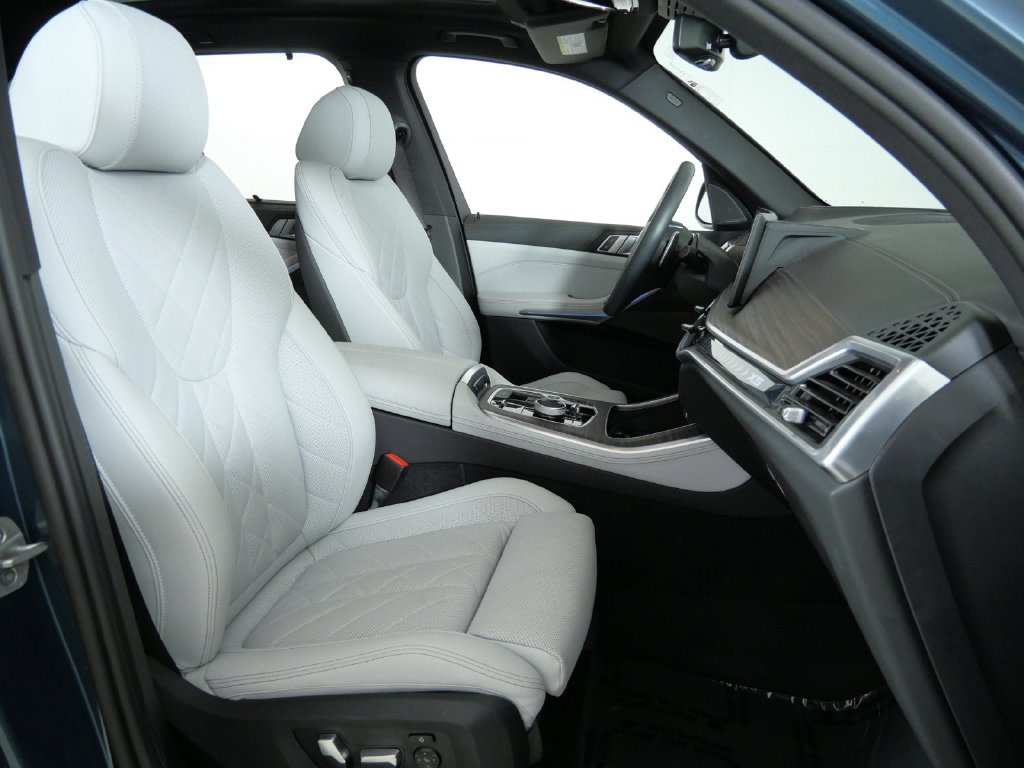 Thumbnail: 2024 BMW X5 - 10